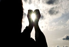 散户在哪个证券开户最好:怎样看股票的买卖点-重大资产重组！A股公司公告 不停牌！